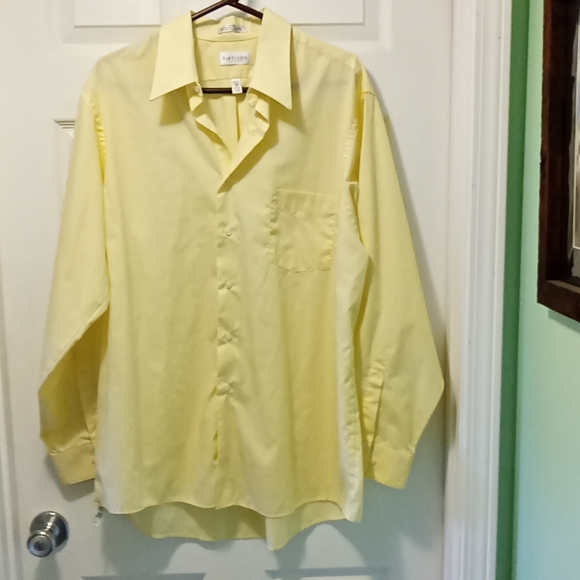 Van Heusen Other - Van Heusen Men's Long Sleeve Dress Shirt/ Wrinkle Free GUC